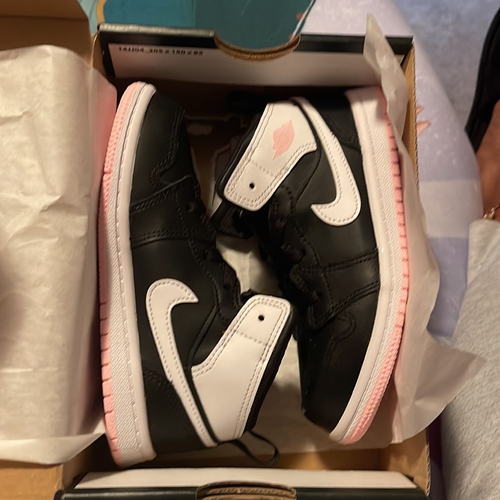 Never Worn! Toddler Jordan Retro 1 Mid size 10